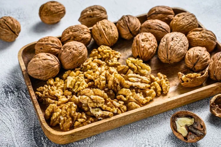 Are Walnuts Poisonous to Cats